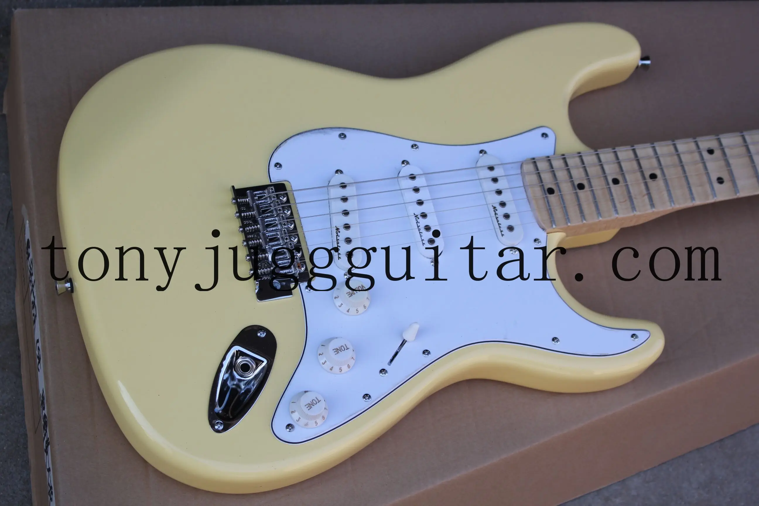 

Rare Yngwie Malmsteen Signature Cream Strat Eletric Guitar Big Headstock ,21 Frets, Gold Brass Nut , Scalloped Maple Fingerboard