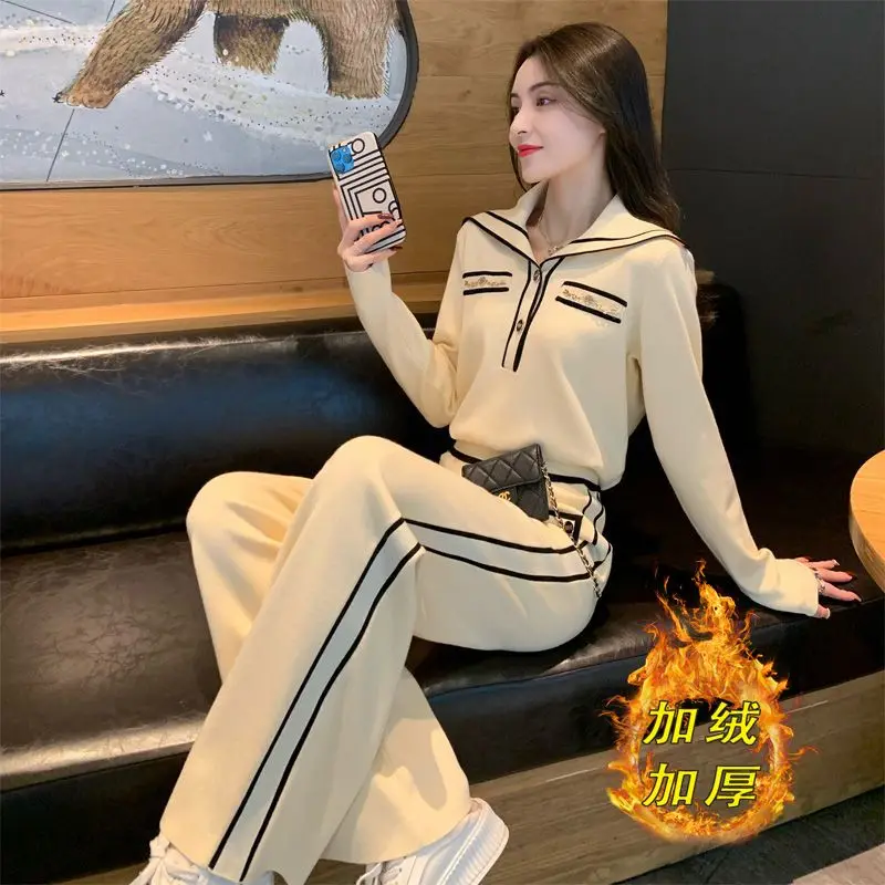 Модный женский костюм на осень и зиму новый стиль уменьшающий возраст