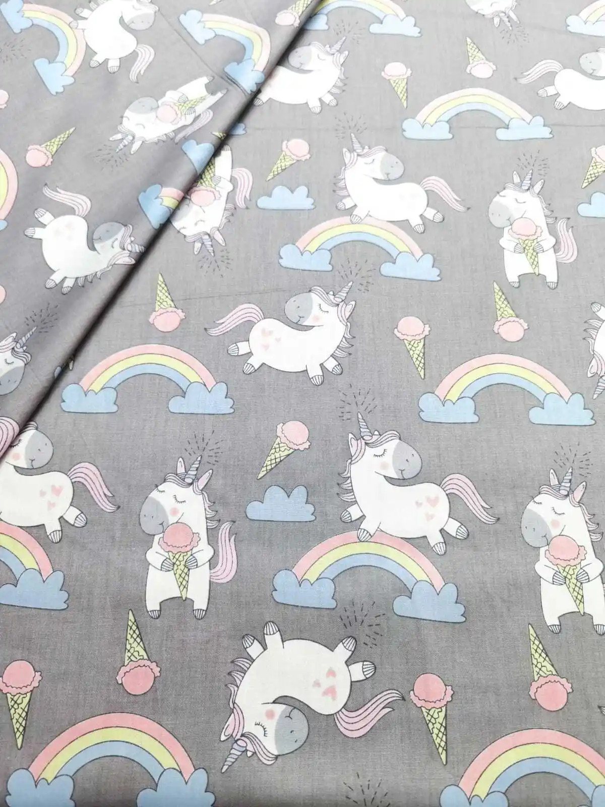 Ткань для шитья 100% хлопок 50*160 см &quotЕдинороги и радуга на сером&quot |