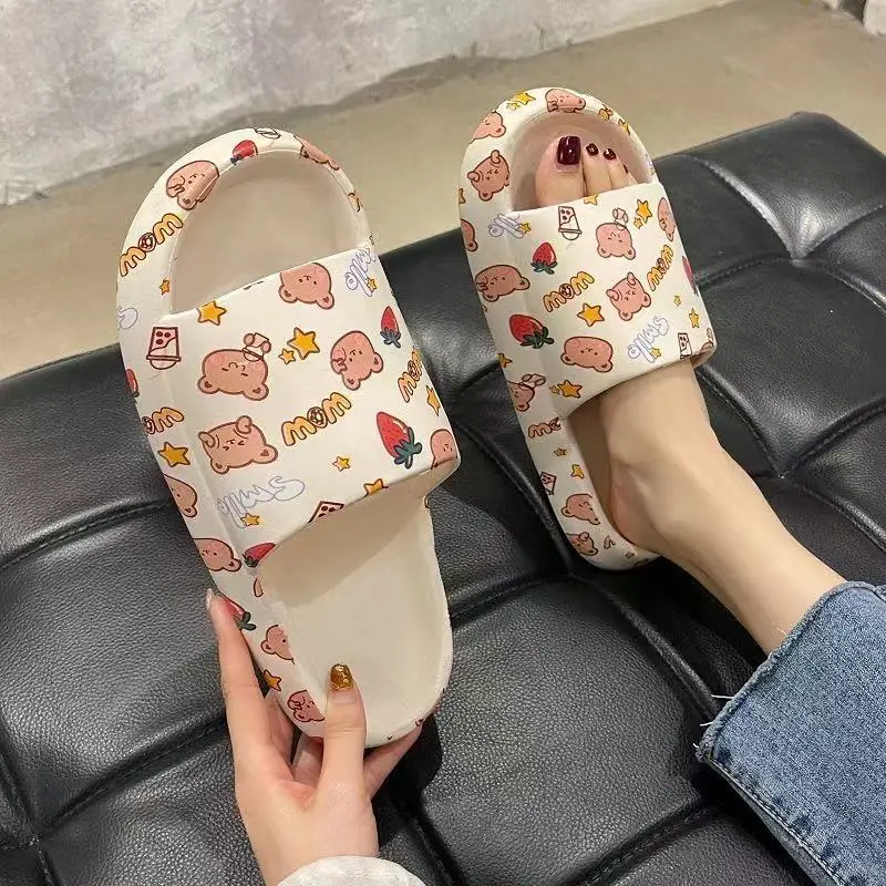 

2022 New Couple Bear Sandals Non-slip Thick-soled Indoor and Outdoor Slippers Men's Flip Flops Stray Shoes Women Summer