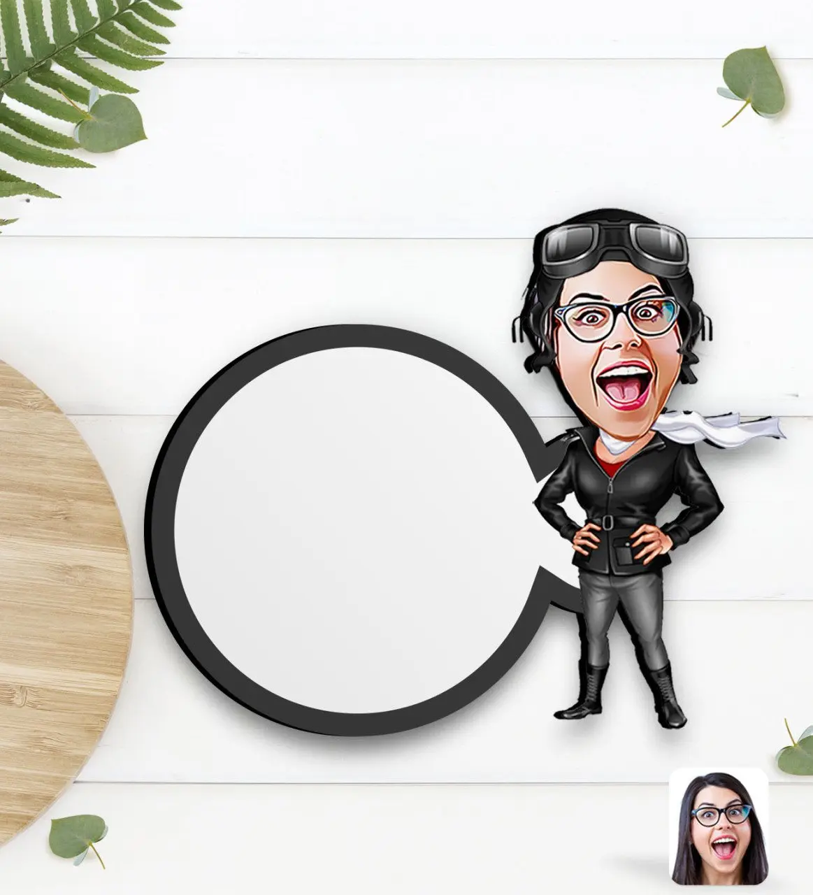 

Персонализированная карикатура на деревянной подставке