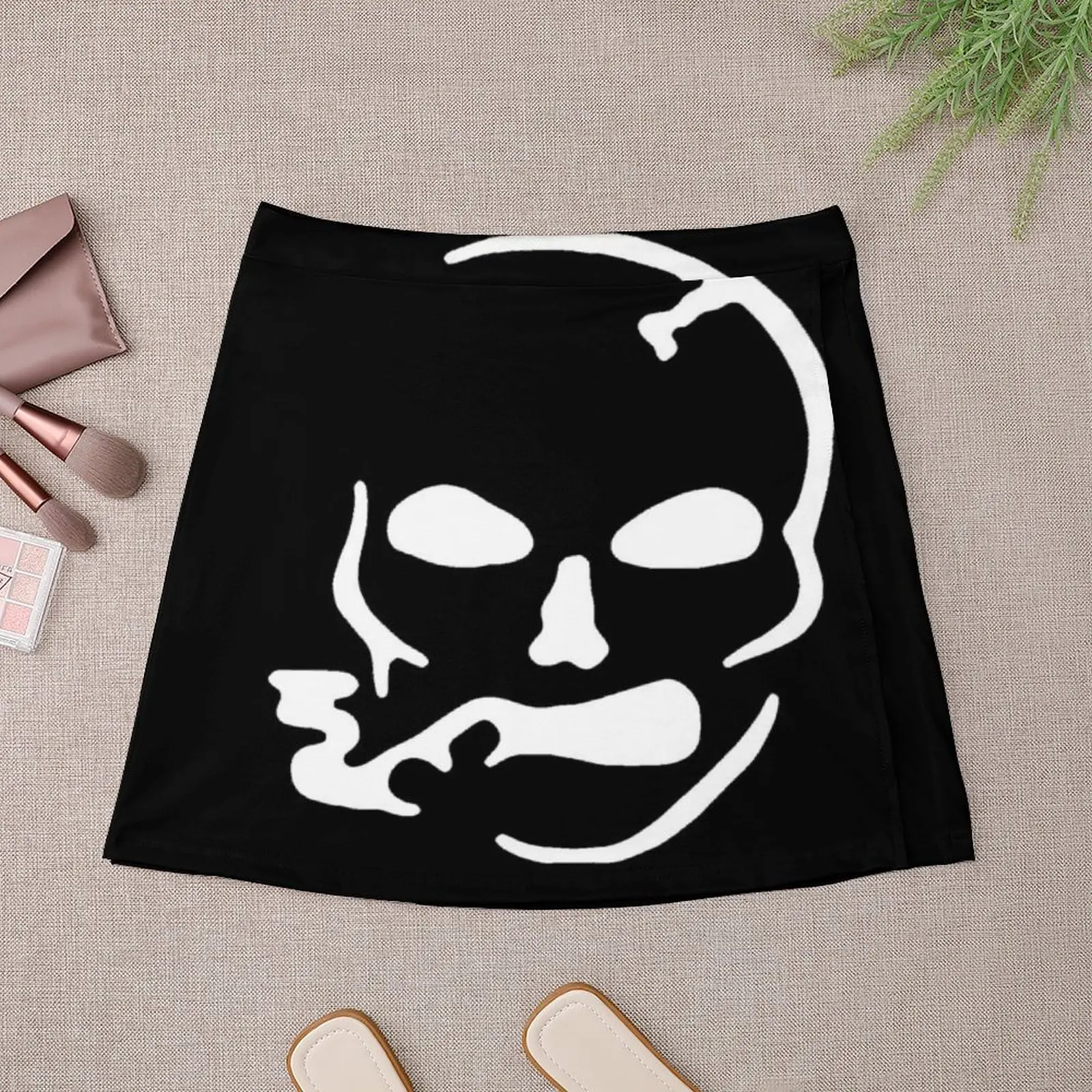 Это настоящий художественный логотип слегка стоящая мини-юбка с номером 99