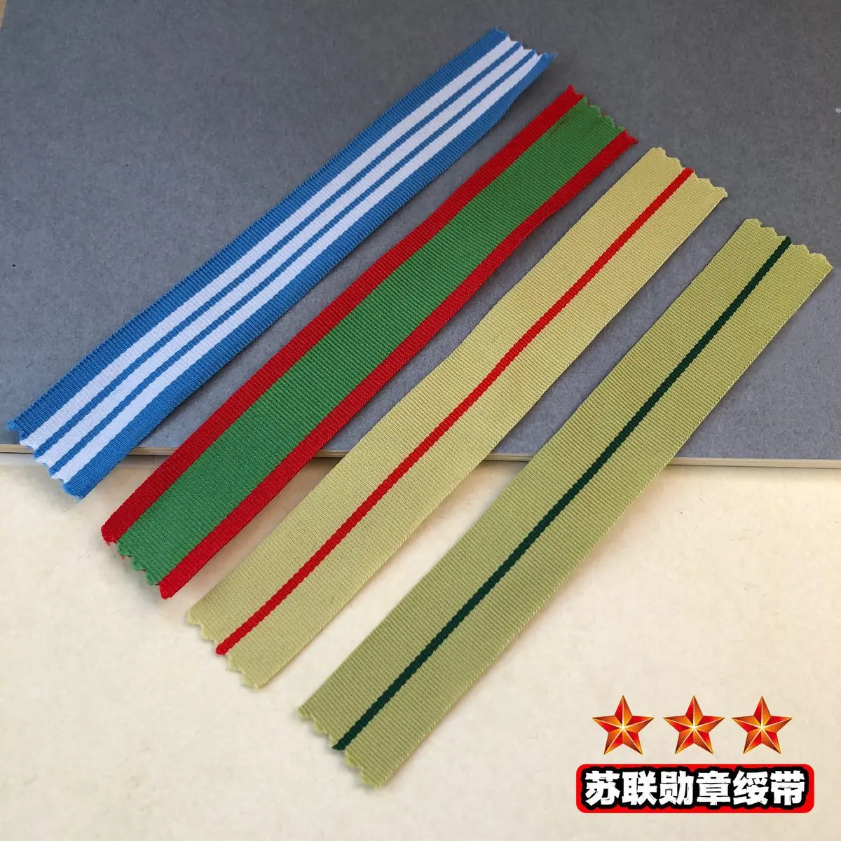 Брошь с изображением герба Санкт-Петербурга в ассортименте