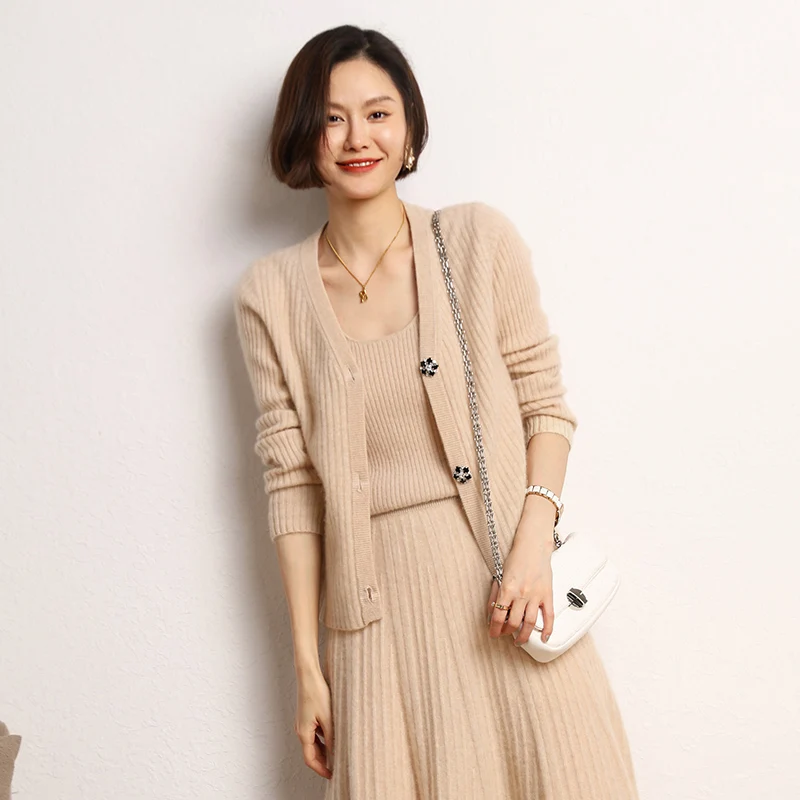 2022 Autumn And Winter New High-grade Cashmere Cardigan, Women V-neck Loose Fashion Comfortable Soft Solid Color Knitted Sweater