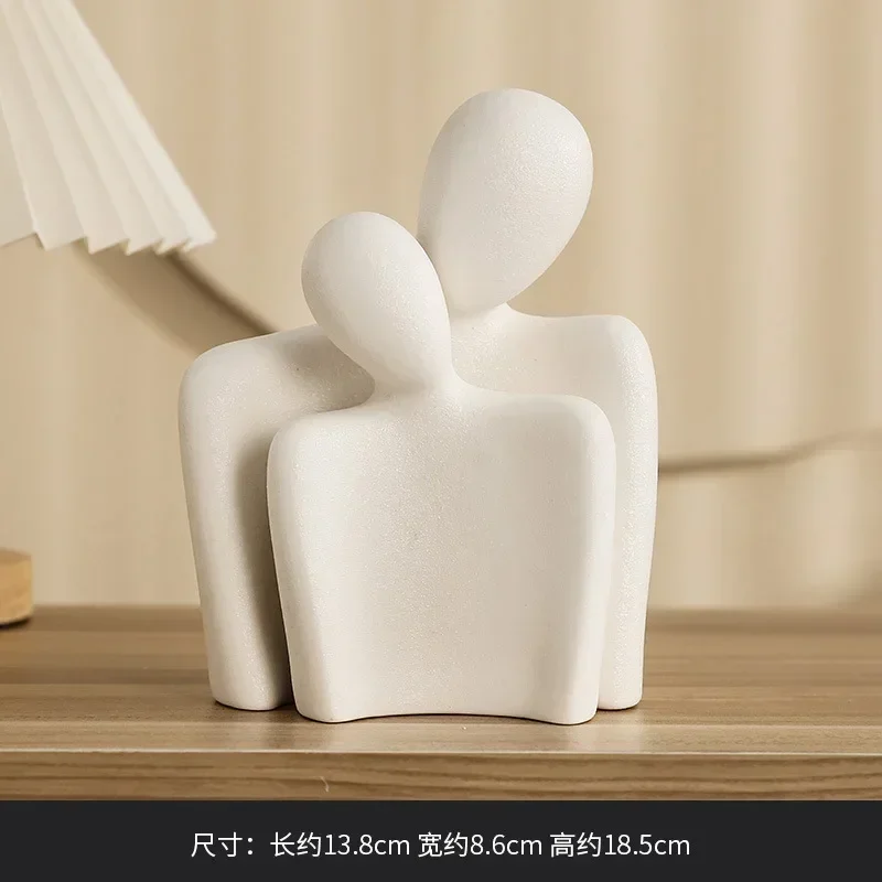 

Керамическая статуя обнимающей пары LISM