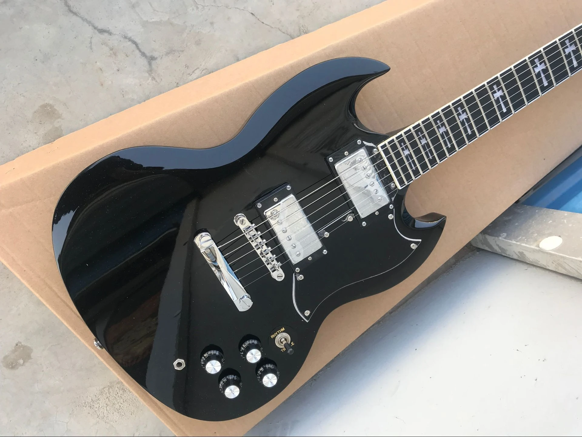 

Custom Tony Lommi SG Gloss Black Electric Guitar Iron Cross Pearl Inlay,Tune O Matic Brdige,Grover Tuner,Chrome Plated Hardware