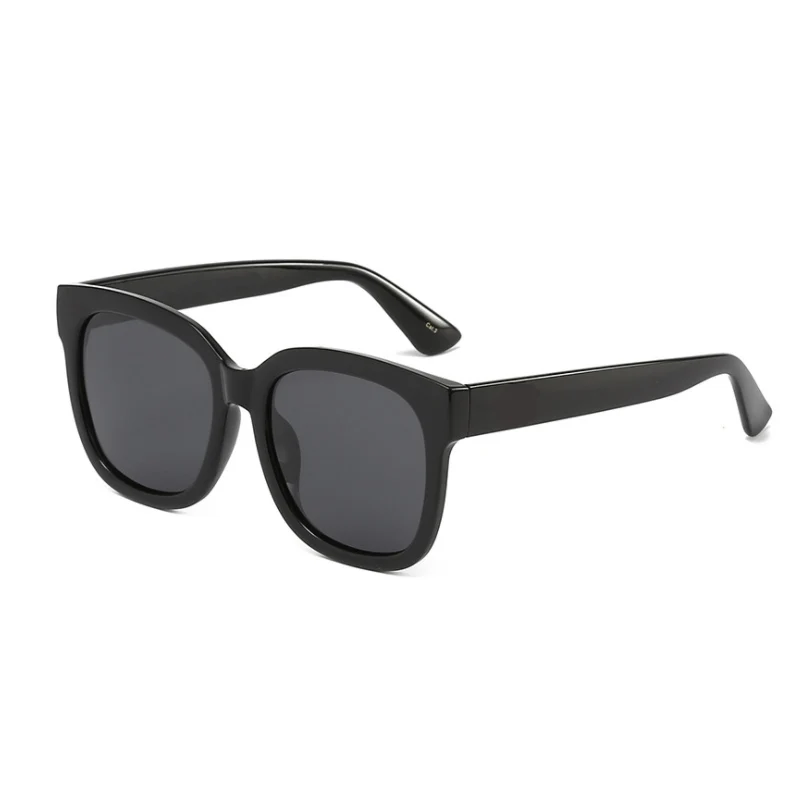 

Sunglasses Unisex Sunglasses + Green Box