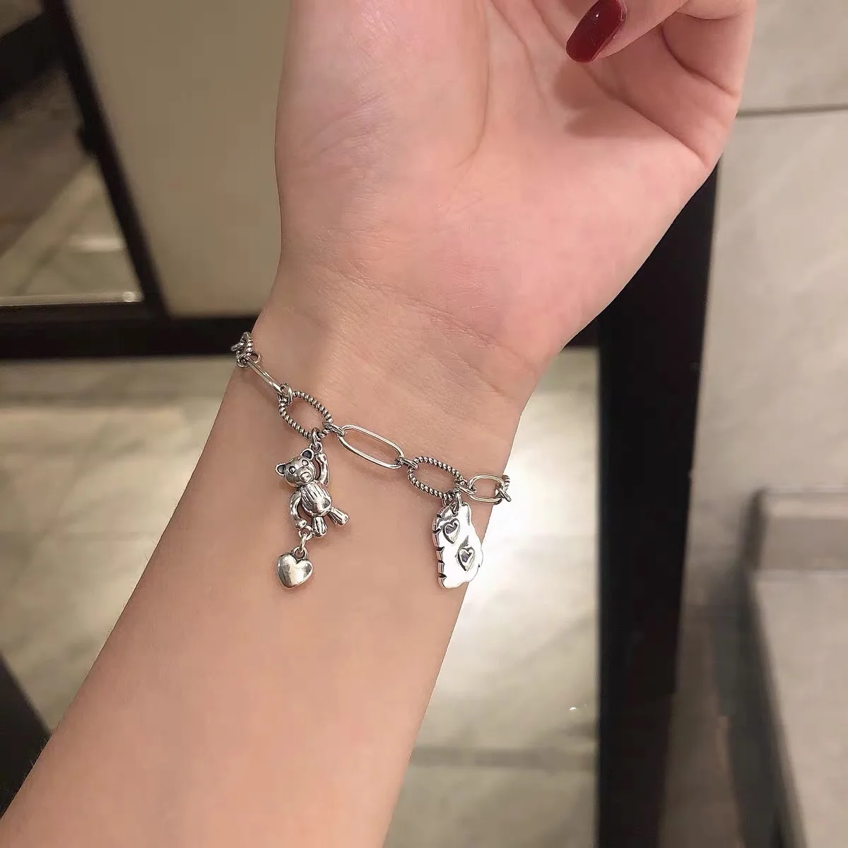 

Fashion Retro Cartoon Heart-shaped Bear Bracelets for Women Holiday Gifts Popular Simple Jewelry Accessories Wholesale Bulk