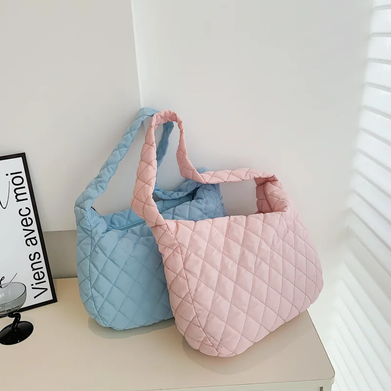 

2023 Lattice Pattern Shoulder Bag Space Cotton Handbag Feather Padded Ladies Quilted Shopper Bag Women Large Capacity Tote Bags