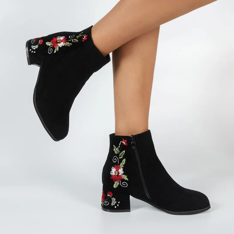 

Женские ботинки с вышивкой в этническом стиле, Осень-зима 2022, новые теплые замшевые ботильоны на среднем каблуке, женская обувь