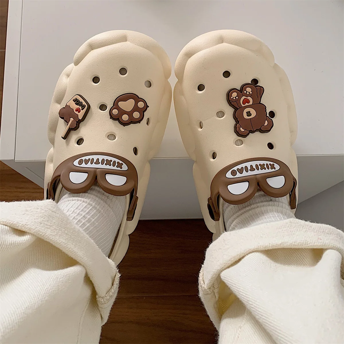 

SP&CITY Summer Cartoon Bear Hole Women's Shoes Korean Style Students Outside Beach Slippers Cute Thick Flat Indoor Home Slippers