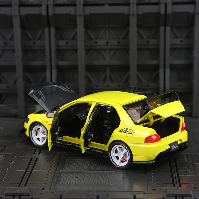 Фото Модель автомобиля Mitsubishi EVO 9 в масштабе 1:24, из сплава, с открывающимися дверями, капотом и багажником, богато детализированная, тонкая работа. №2