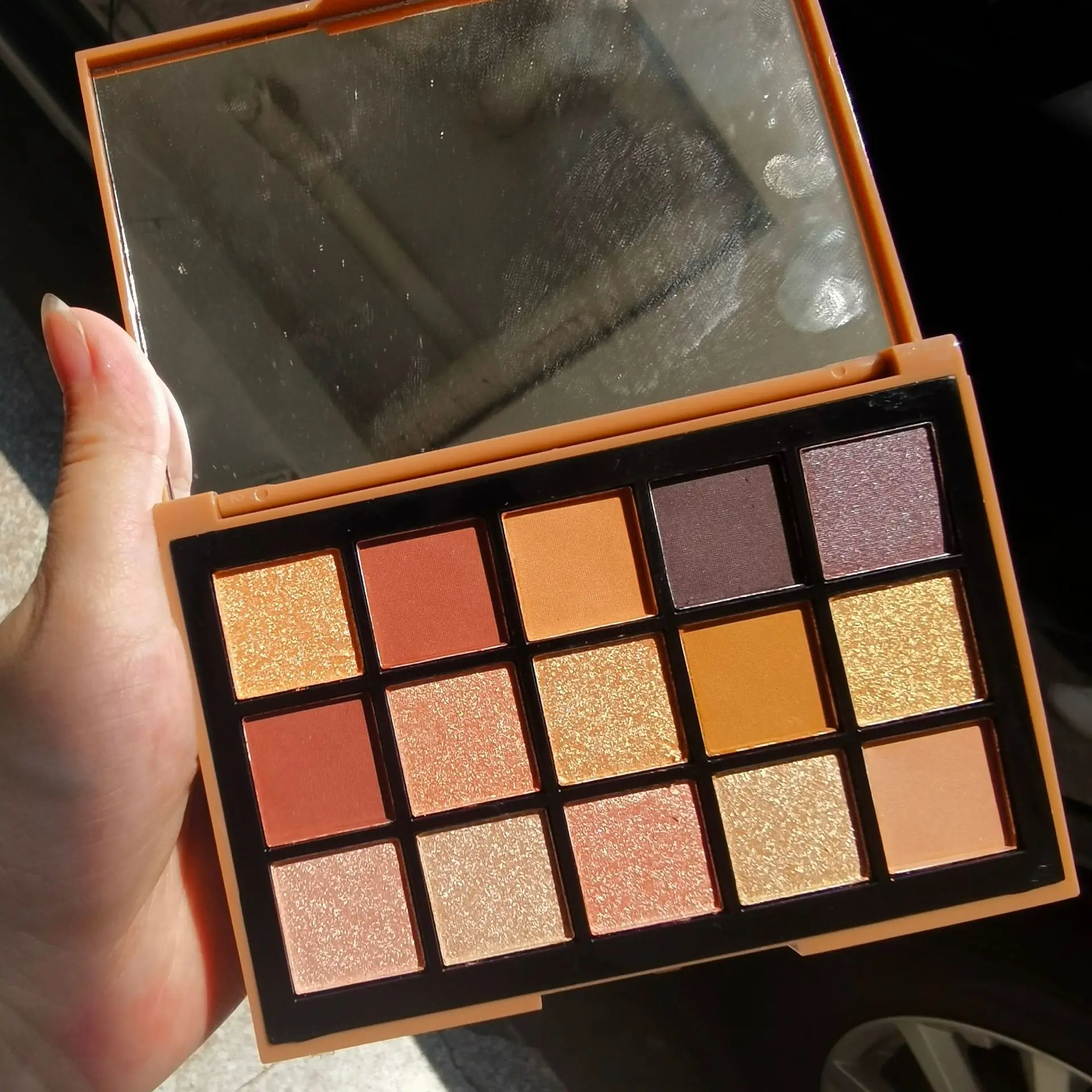 DIKALU Палетка теней для век 15 цветов