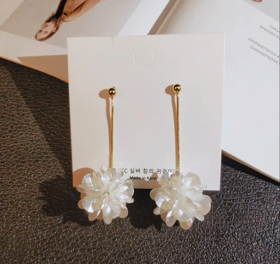 

2022 New Long Flower White Petal Earrings Cross-border Ins Cold Wind Fashion Niche High-end Face Slim Ear Jewelry Wholesale