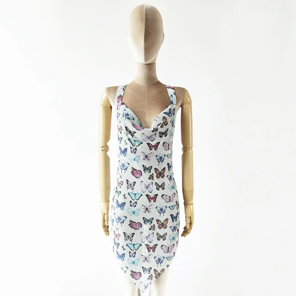 

Платье ручной работы с металлической бабочкой и цветочным рисунком