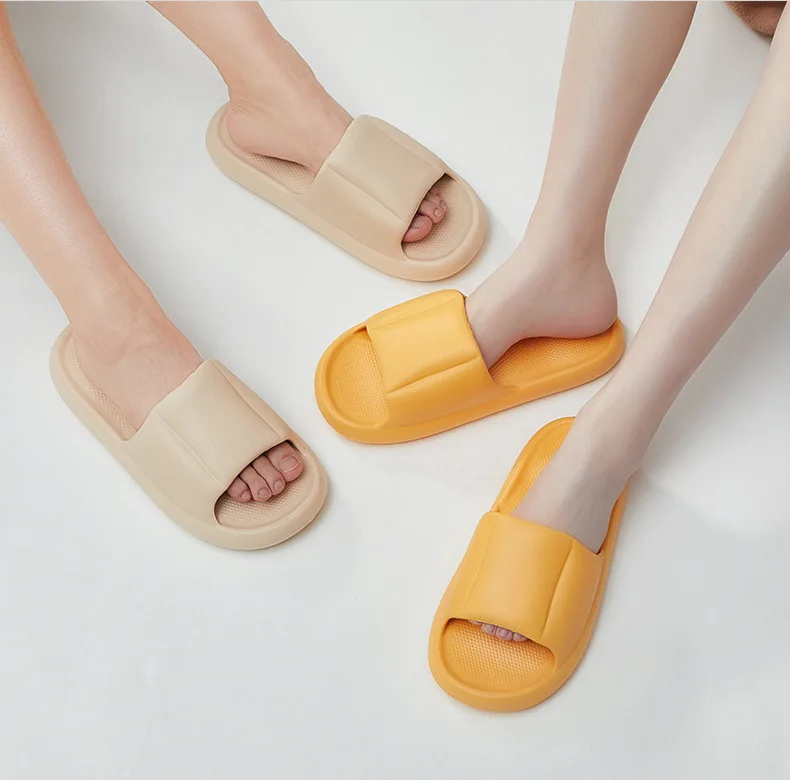 Men's and Women's Home Slippers Pepper Colored Couple's Bath Slippers Simple and Durable Women Slippers  Women  Shoes