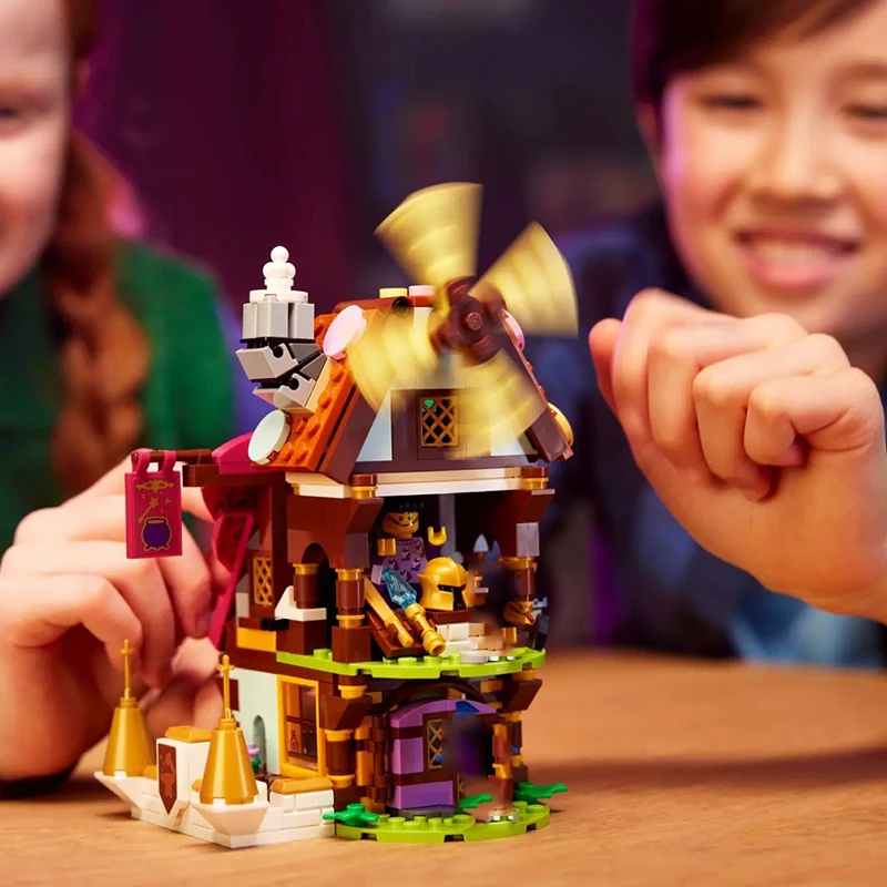 434 шт. Детский конструктор Деревня мечты