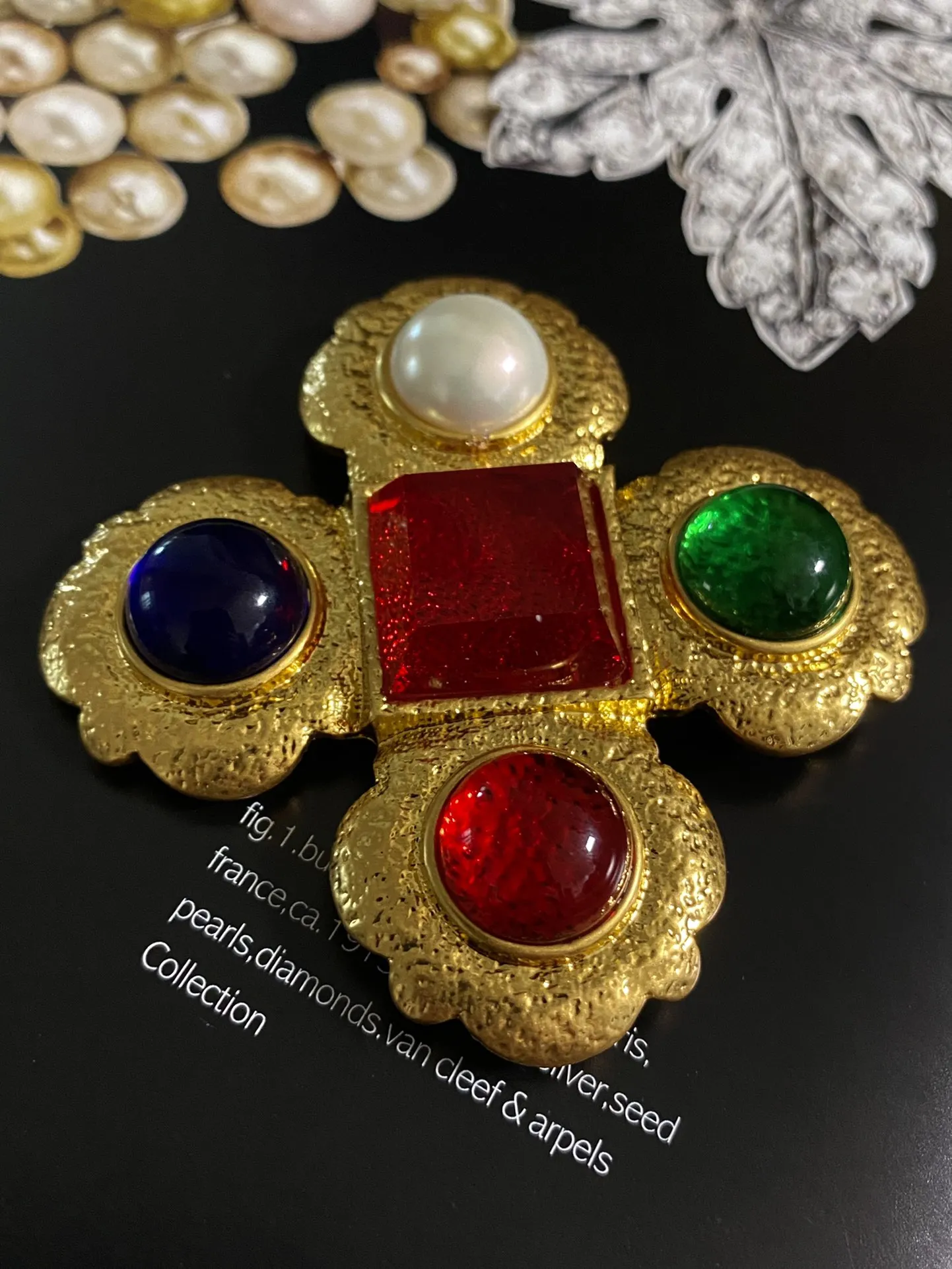 

Нишевая в античном стиле темпераментная нишевая дизайнерская стеклянная брошь с крестом