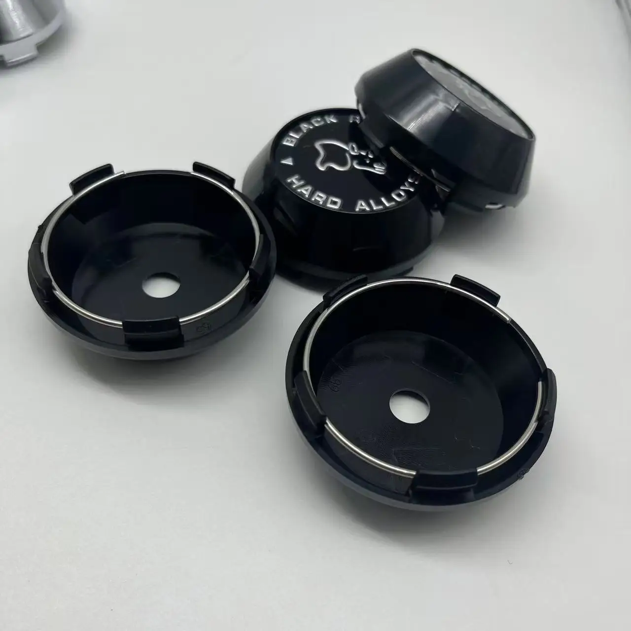 Фото 4 шт. черные 3D-наклейки-эмблемы BLACK RHINO HARO ALLOYS 60 мм, 65 мм, 68 мм, 69 мм для колпачков центральных отверстий автомобильных дисков, высококачественные автоаксессуары №5