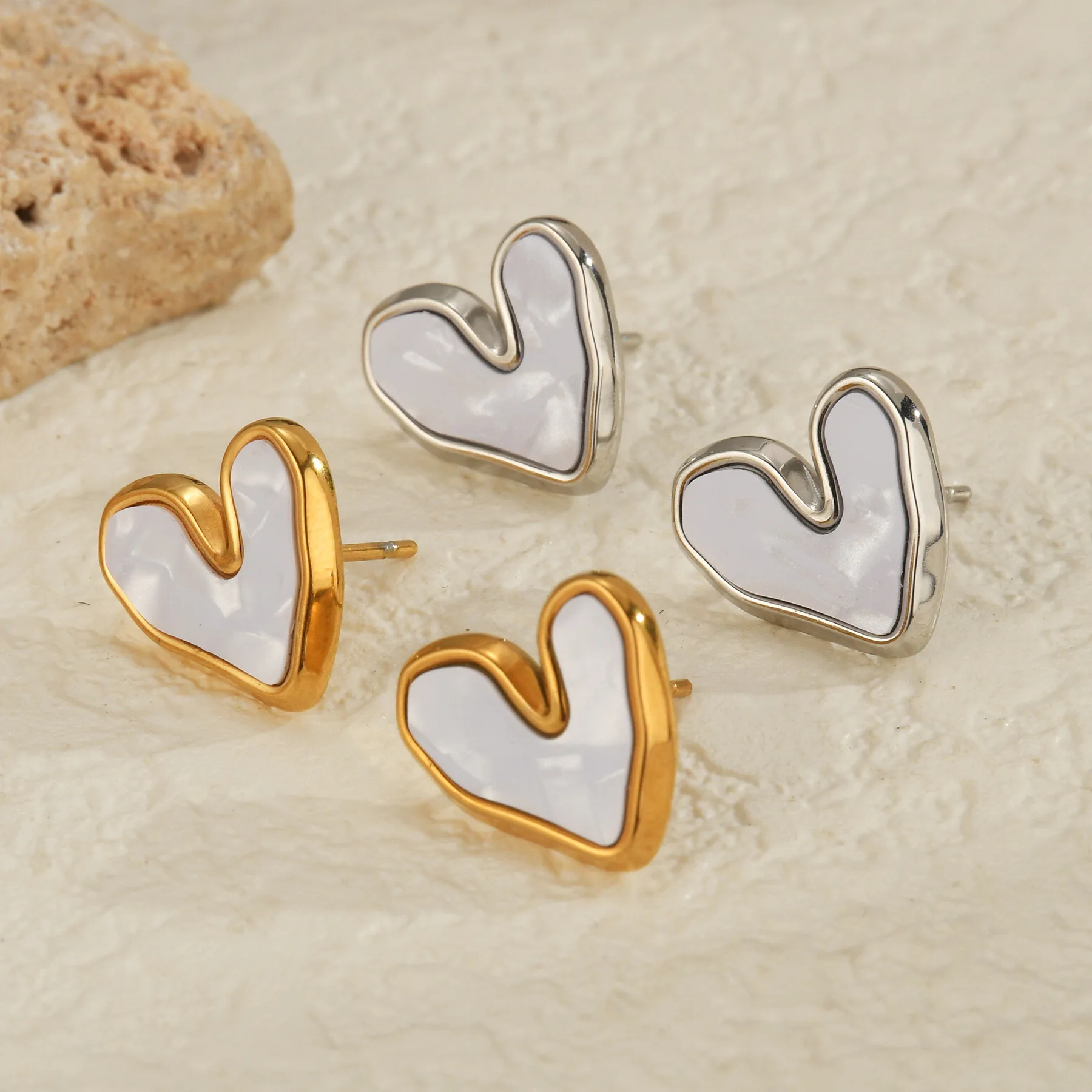 Женские простые серьги-гвоздики из нержавеющей стали с сердечками