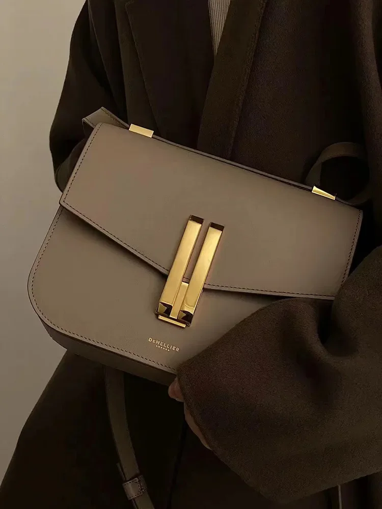

Luxury UK Small Bag Square Niche Designer Handbag Shoulder Design Bags High-quality Leather Bag Light Fashion High-quality 2023