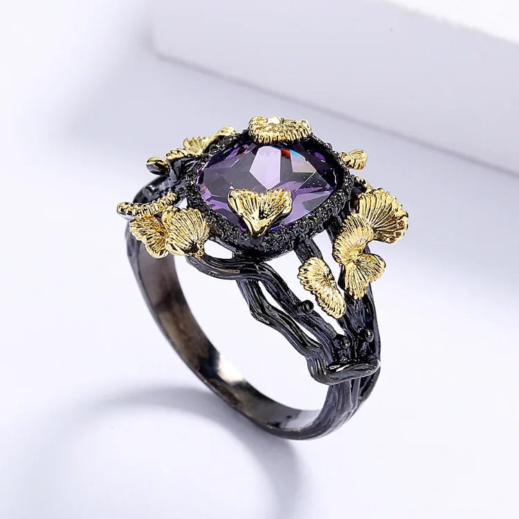 Женский ювелирный комплект из колье серёг и кольца |