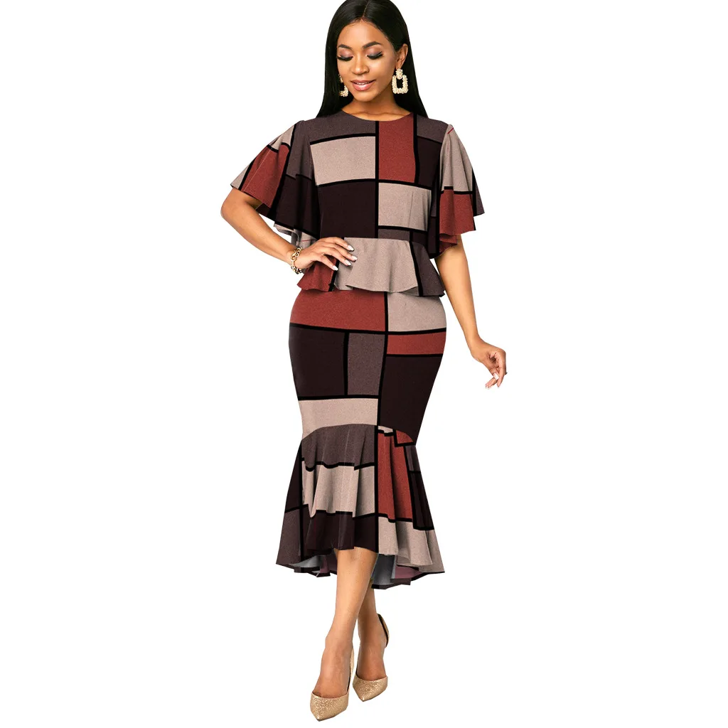 Платье на весну 2023 года с округлым вырезом и короткими рукавами-бабочками, на талии с высокой посадкой, средней длины и зауженным силуэтом в клетку для вечеринок.