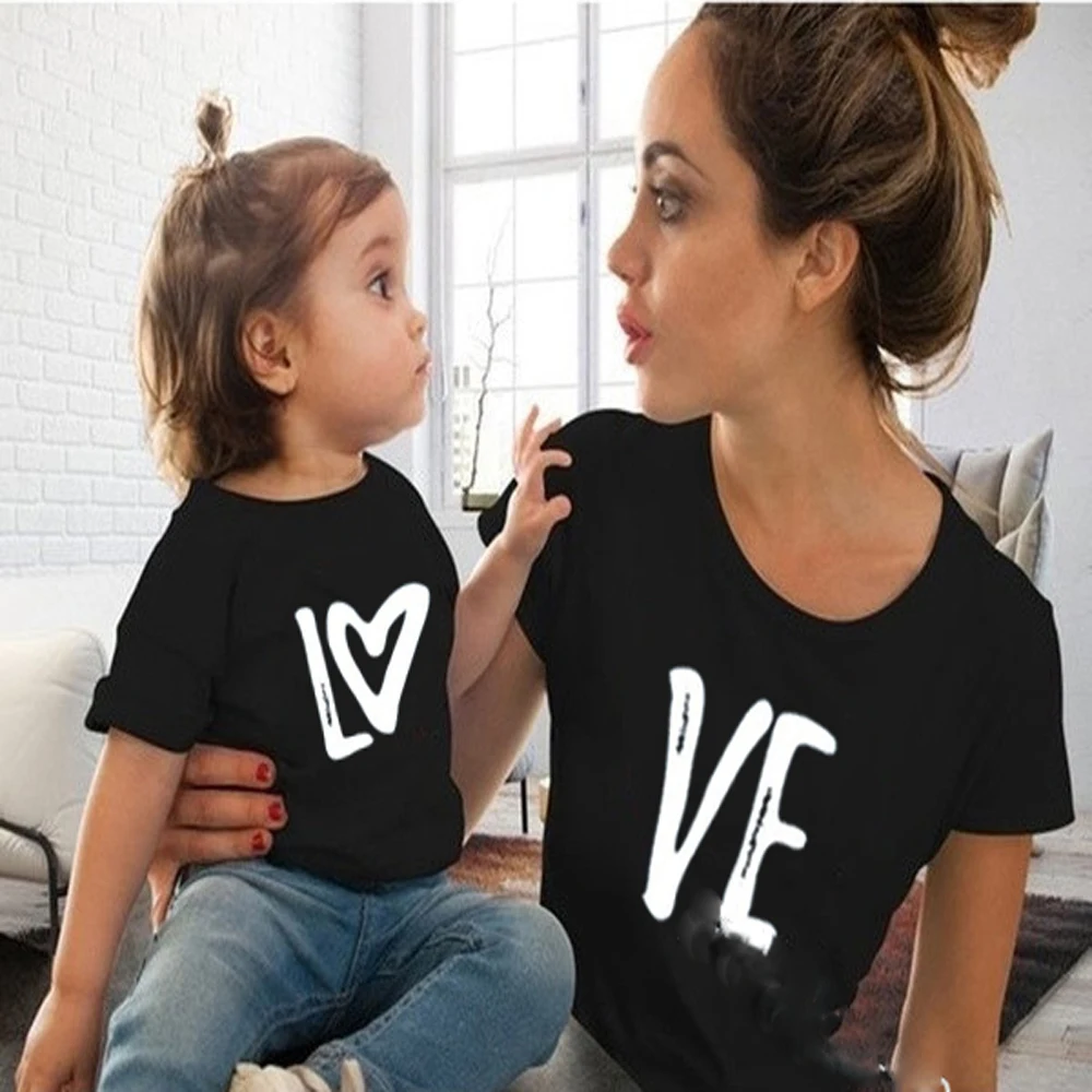 

Одинаковая одежда для семьи, топы для детей с надписью «Мама и я люблю старшую сестру и младшего брата», летние детские футболки с коротким р...