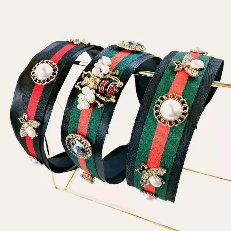 

2022 New Ladies Novelty Fashion Metal Color Bee Headband Red and Green Striped Contrast Color Wide-Edge Metal Bee Pearl Hairband