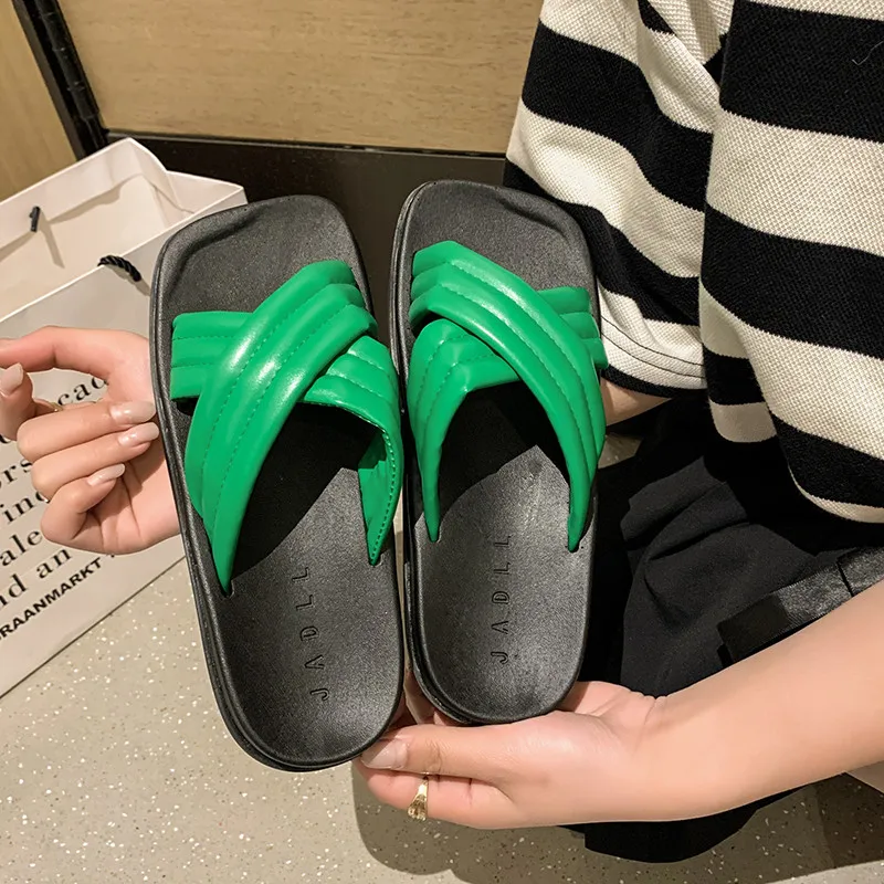 

Rubber Flip Flops Shoes Woman 2022 Slippers Flat Pantofle Luxury Slides Low Shale Female Beach Hawaiian New Designer Sabot Soft