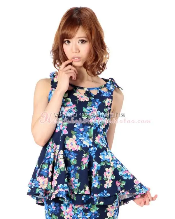 Комплект из топа и короткой юбки с цветочным принтом