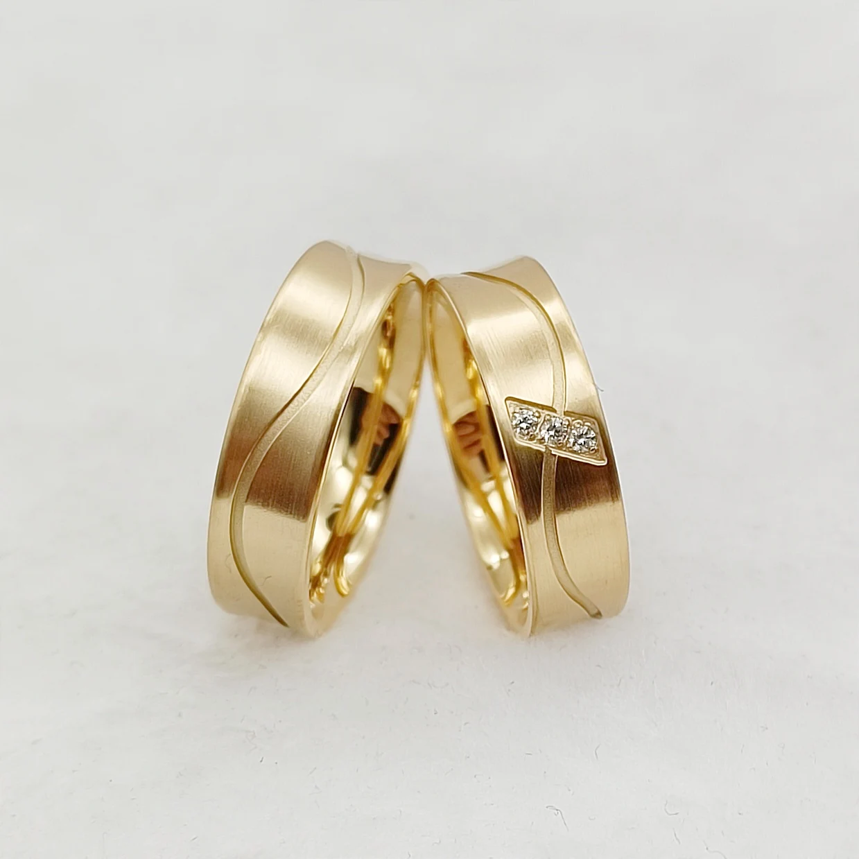 

Wholesale Wedding Rings Sets for Couples Latest Designer Fashion 24k Gold Plated Stainless Steel Jewelry Statement Lover's Ring