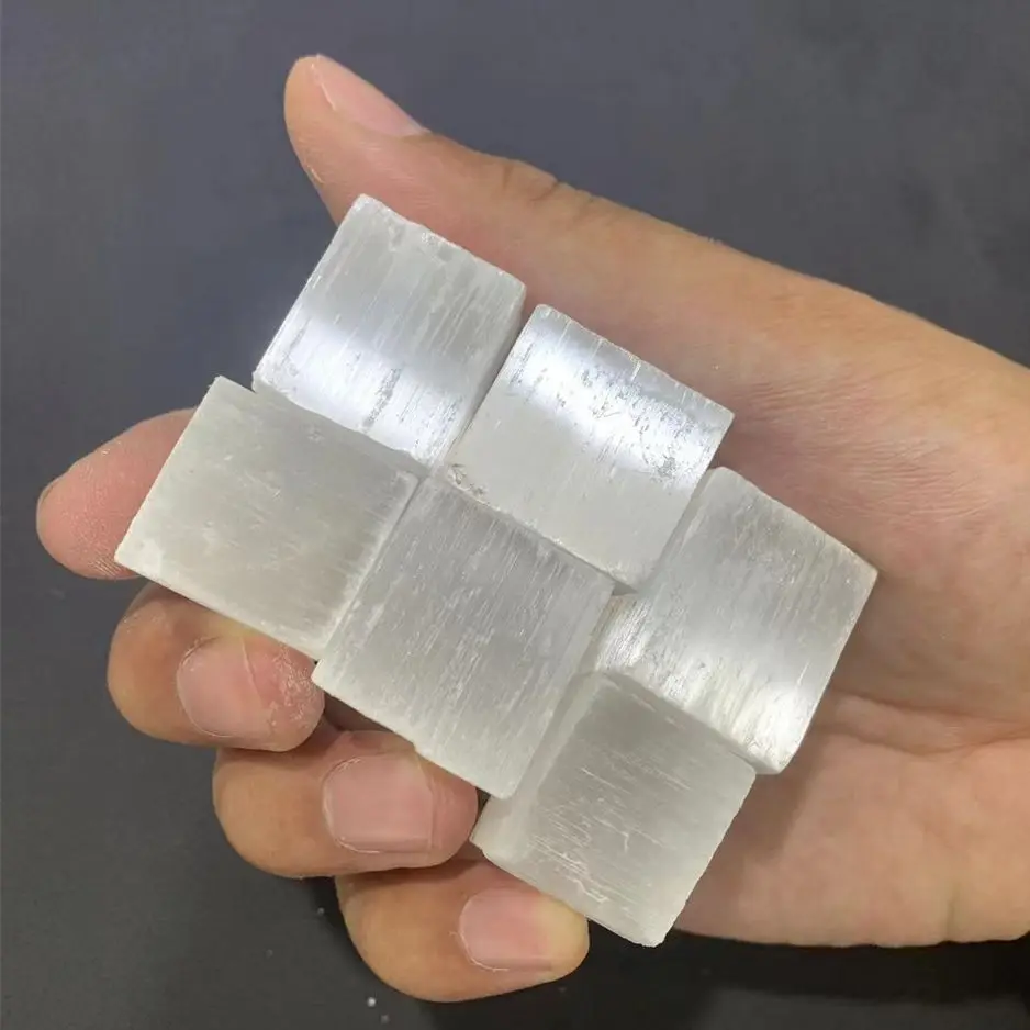 

Белые кристаллы селенита QiYan Crystal