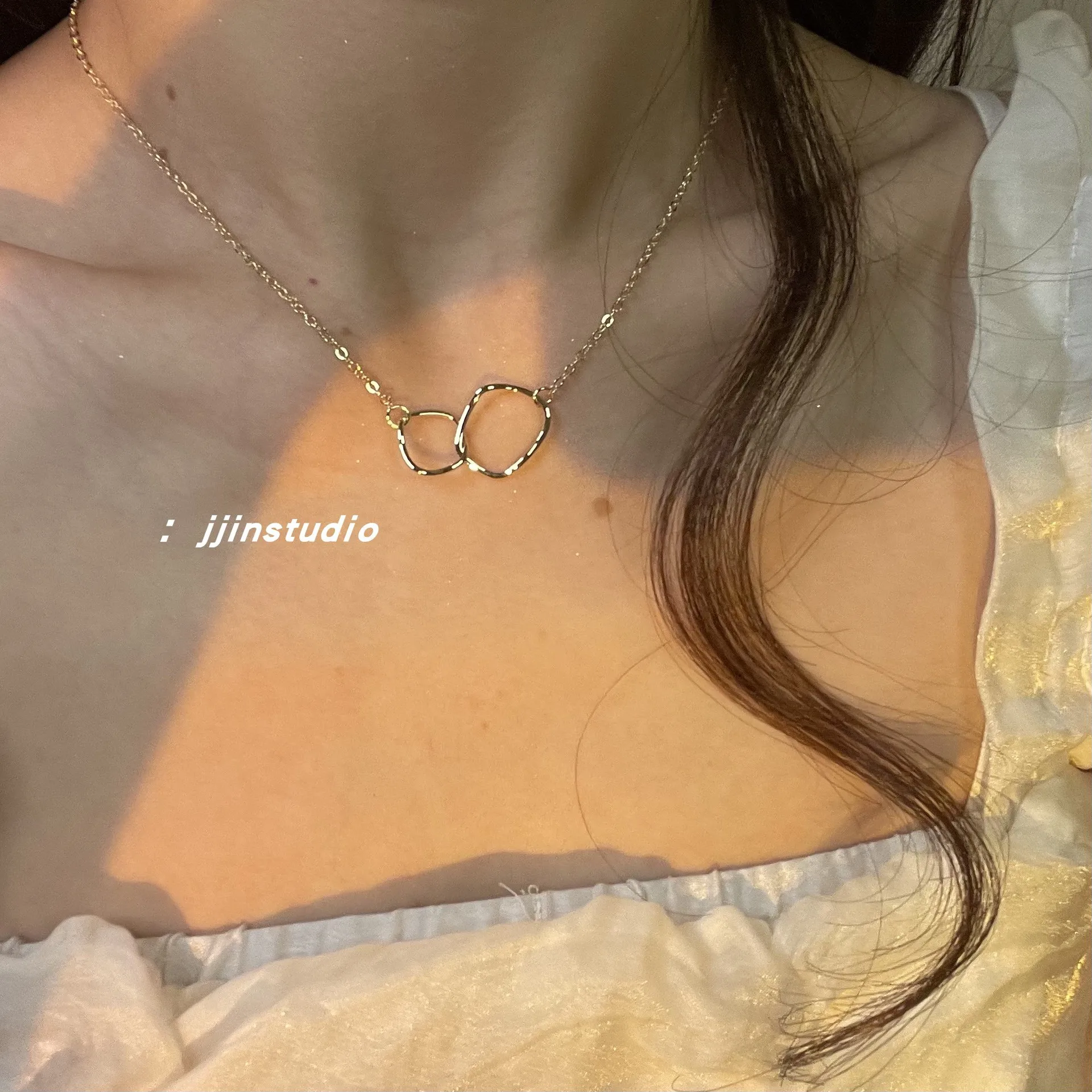 

South Korea's light luxury niche cold wind high-end simple retro geometric double ring pendant necklace women's clavicle chain