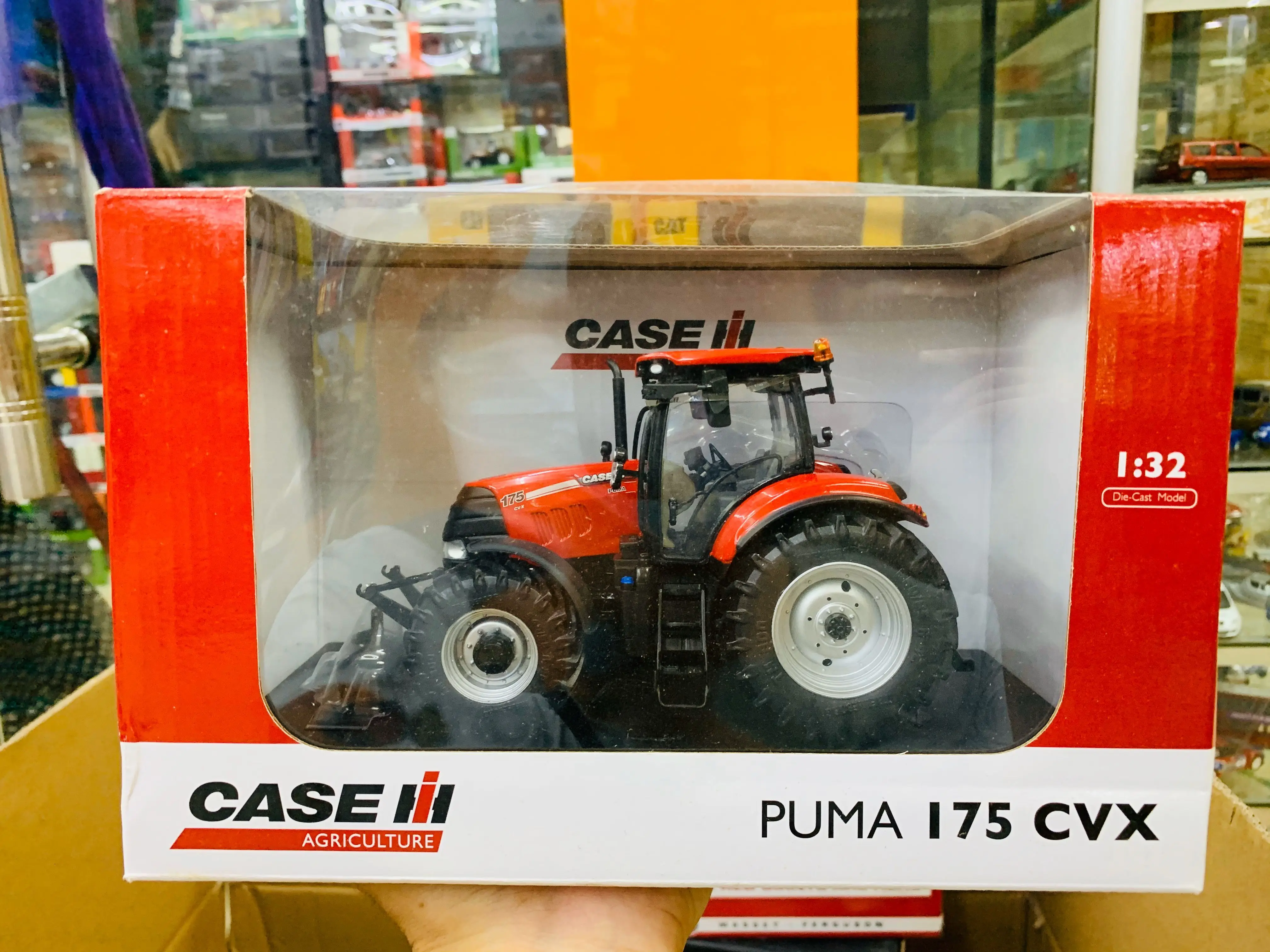 

1:32 Scale Die-Cast Model Case IH Puma 175 CVX 2017 Version Agricultural Tractor UH5261 New in Box