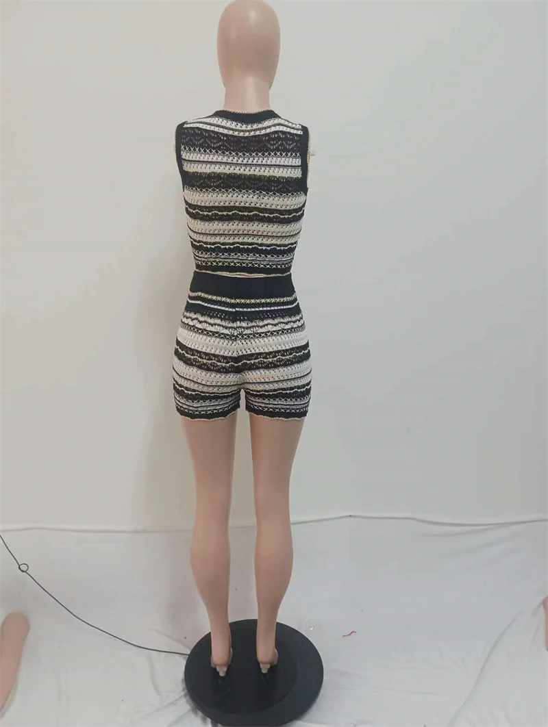 Женский трикотажный комплект из 2-х предметов короткий топ без рукавов и шорты в