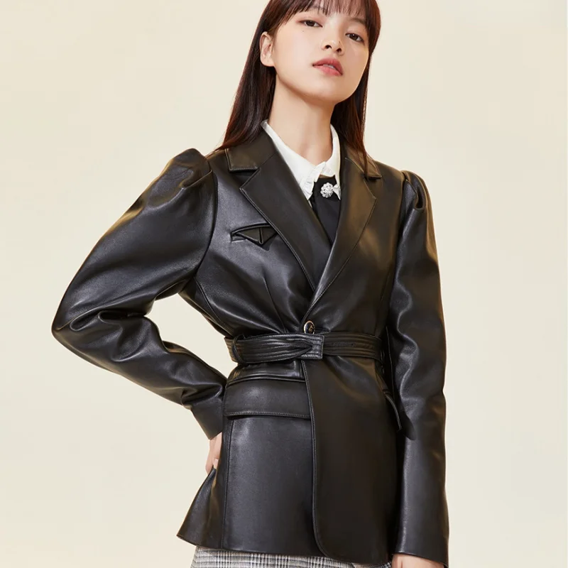 

Куртка женская зимняя из натуральной овечьей кожи с черным поясом