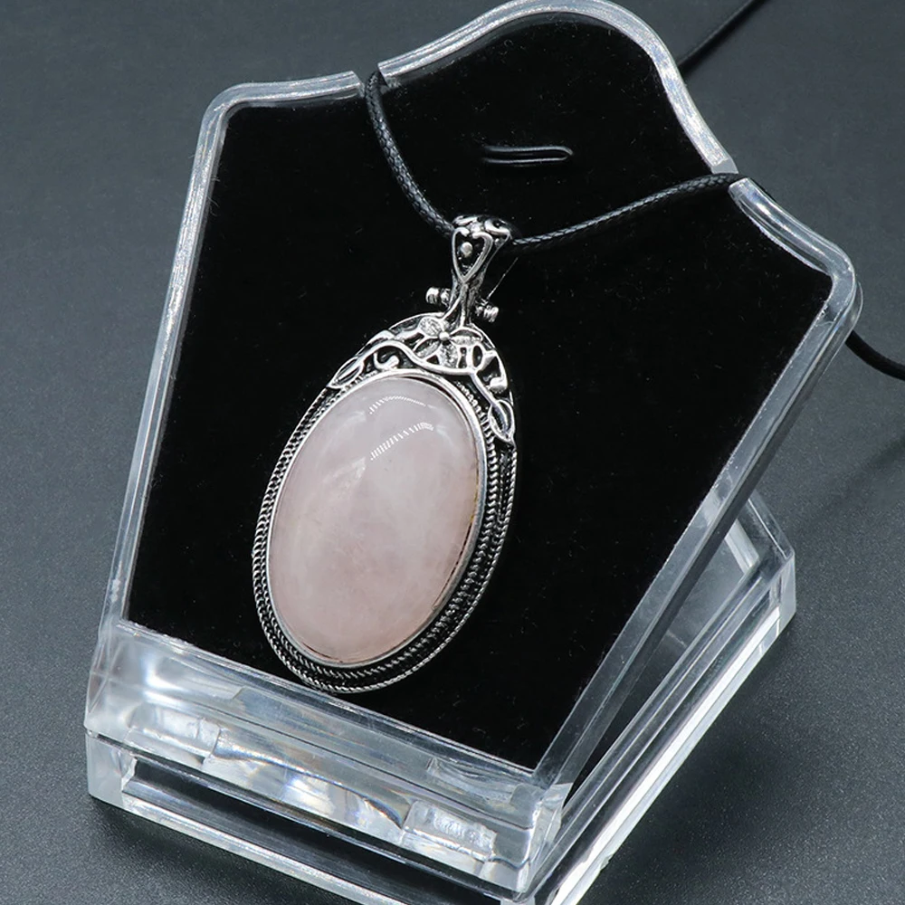 Подвеска в виде камня из чакры