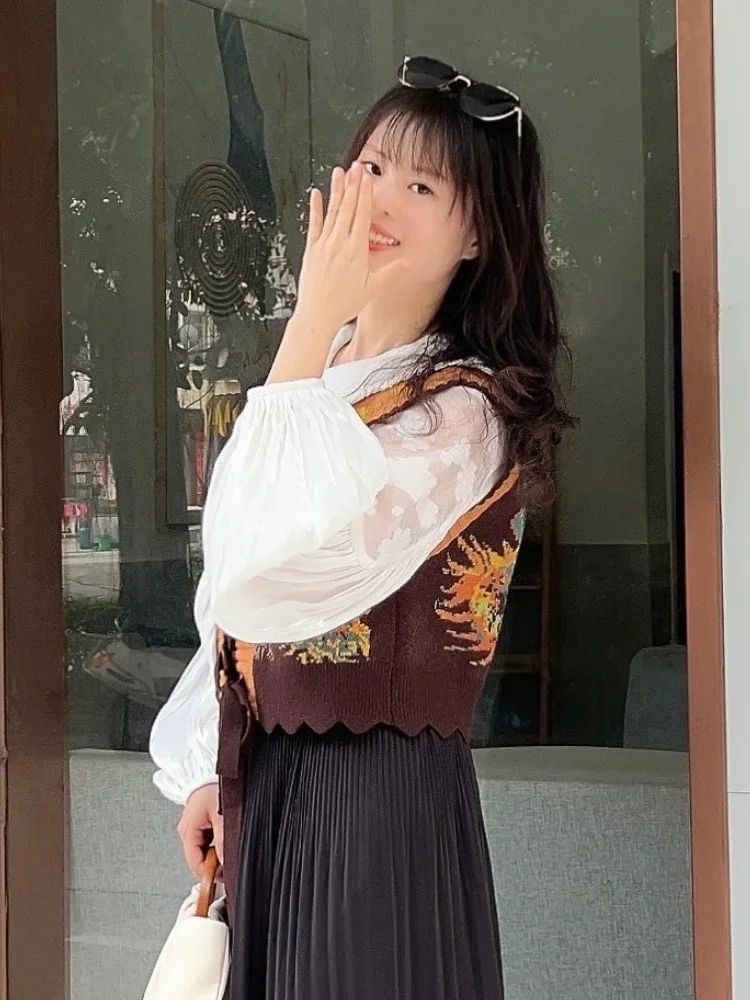 Свитер на шнуровке жилет женский укороченный трикотаж с v-образным вырезом