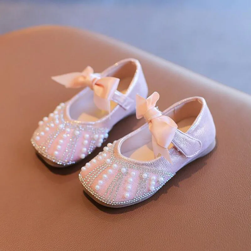 

Новинка 2022, туфли принцессы с бантом и жемчугом для девочек, дышащие детские танцевальные туфли стразы, детская обувь для выступлений, школь...