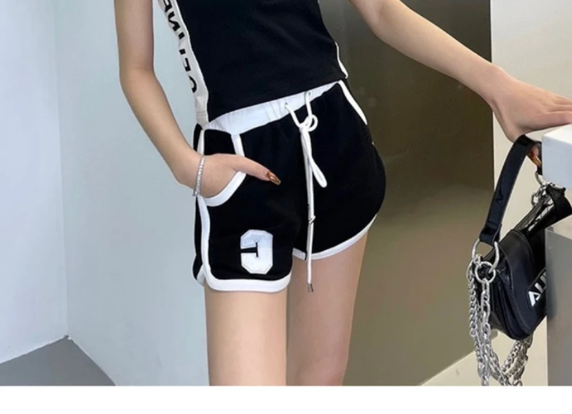 

Fashion Classic Trendy luxury design 2022 Summer New Paste Cloth Black and White Contrast Casual Shorts for Women