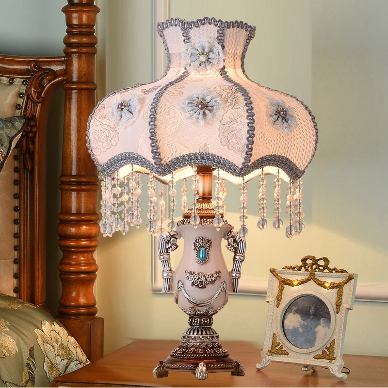 Modern Minimalist Table Lamp European Style Living Room Bedroom Creative Romantic Lamps