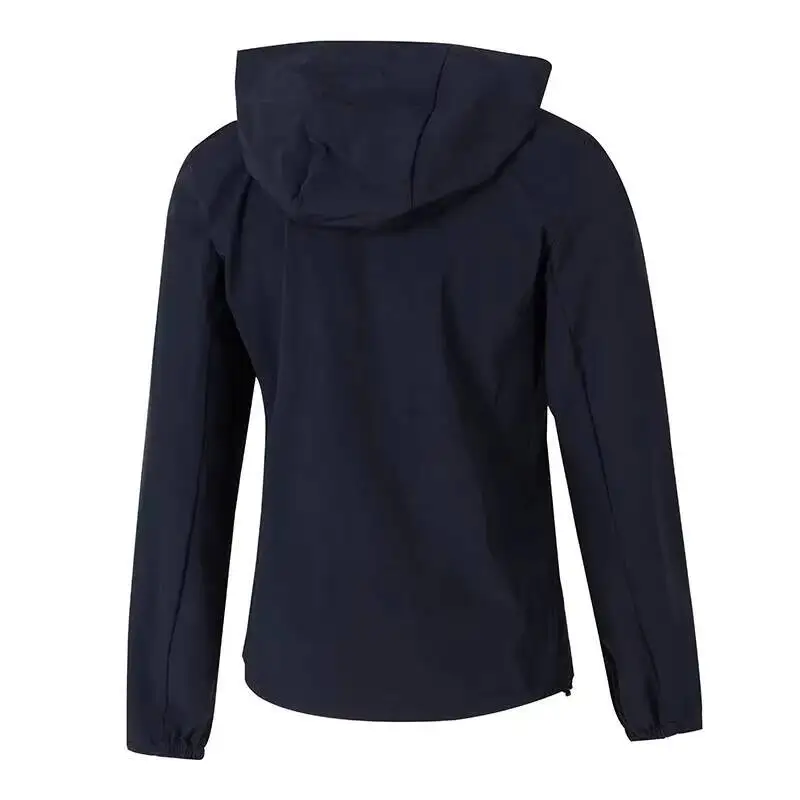 Фото Новая женская легкая куртка Under Armour с капюшоном, спортивная повседневная модная верхняя одежда, черная, на молнии, для занятий спортом 22500410 №4