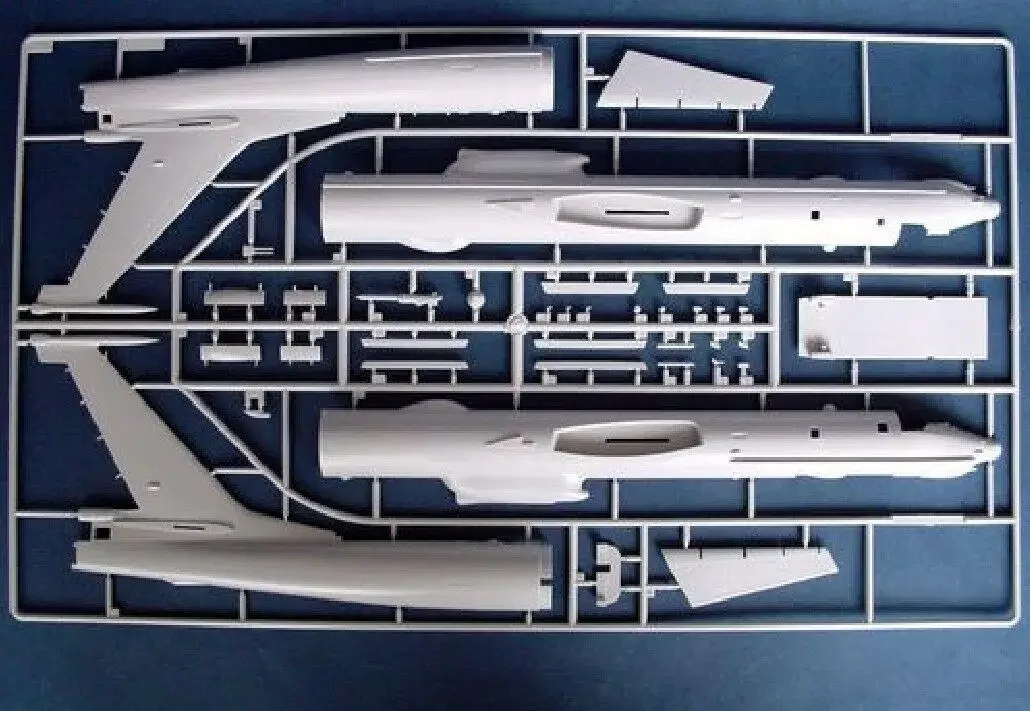 Trumpeter 01609 Комплект модели Tupolev Tu-142MR Bear-J 1/72