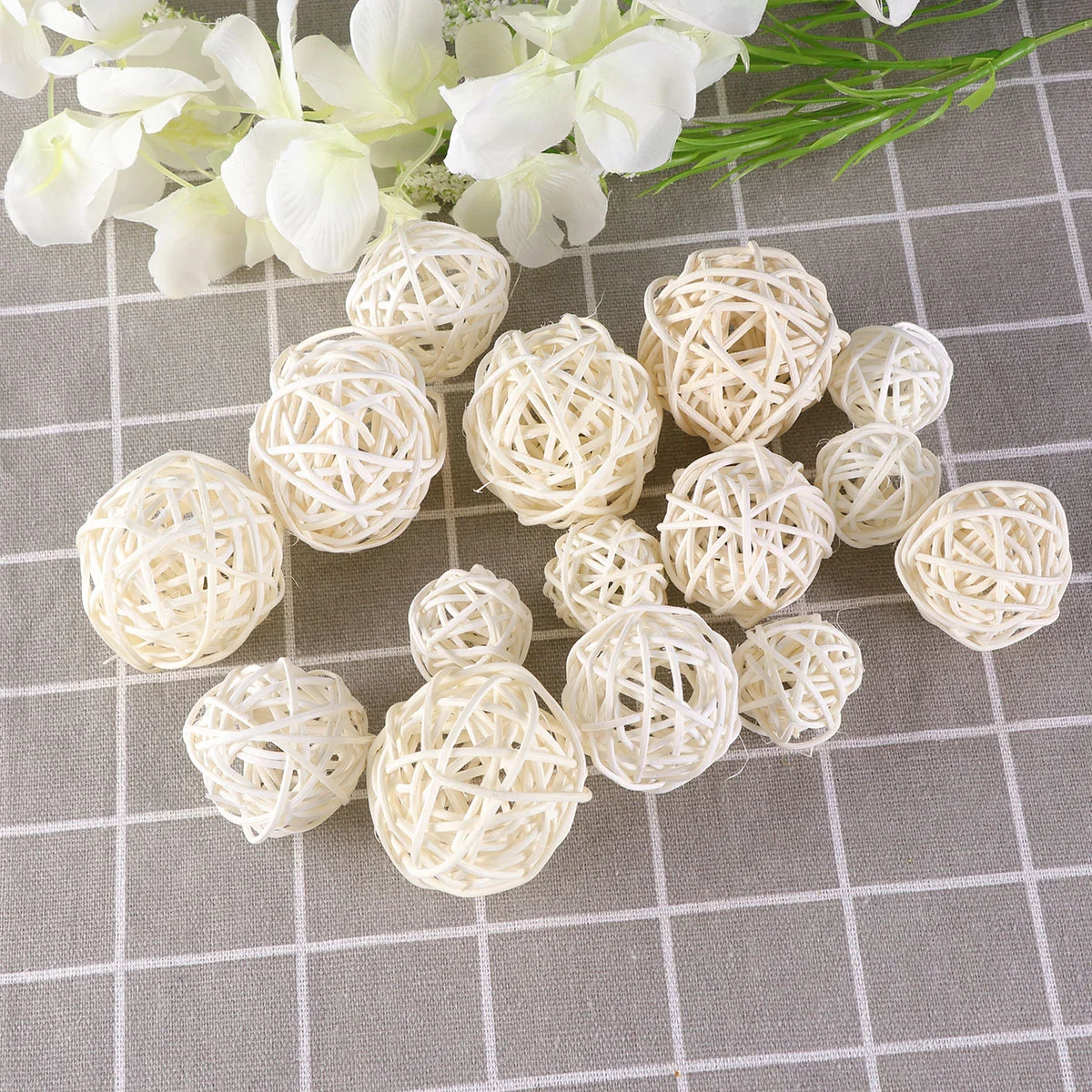 

15pcs Wicker Rattan Wedding Christmas Party Hanging Decoration ry Mobiles 3cm 4cm 5cm (White)