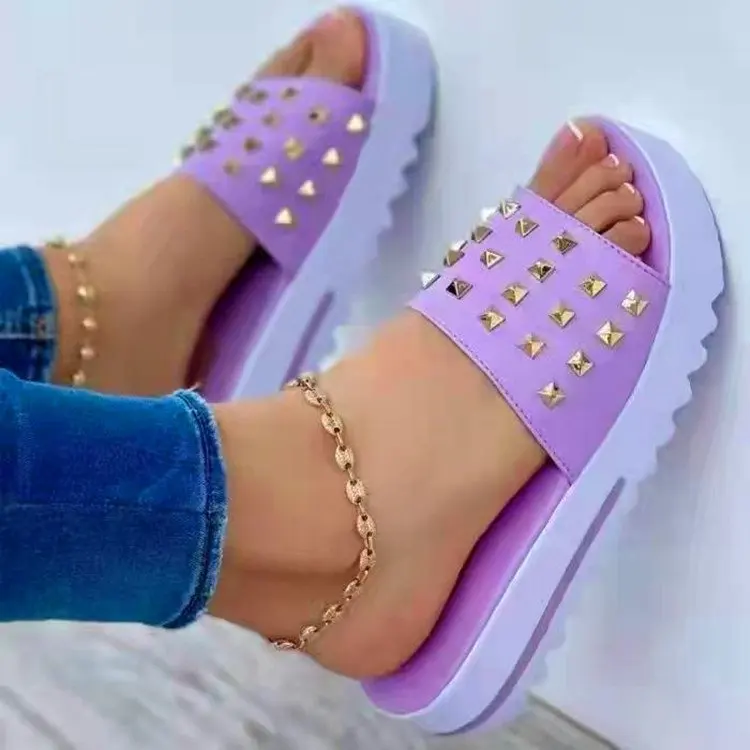 

Fashion Summer Soft Bottom Sandals and Slippers Rivet Sandals Casual Light Thick Bottom Outdoor Large Size Slippers 35-43