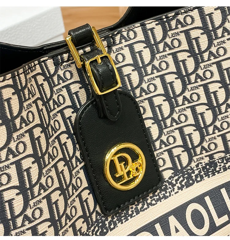 Luxury Designer Shoulder Bag Square Leather Chain Handbag Large Capacity Crossbody Silk Ribbon Women Party Purse Messenger Bags