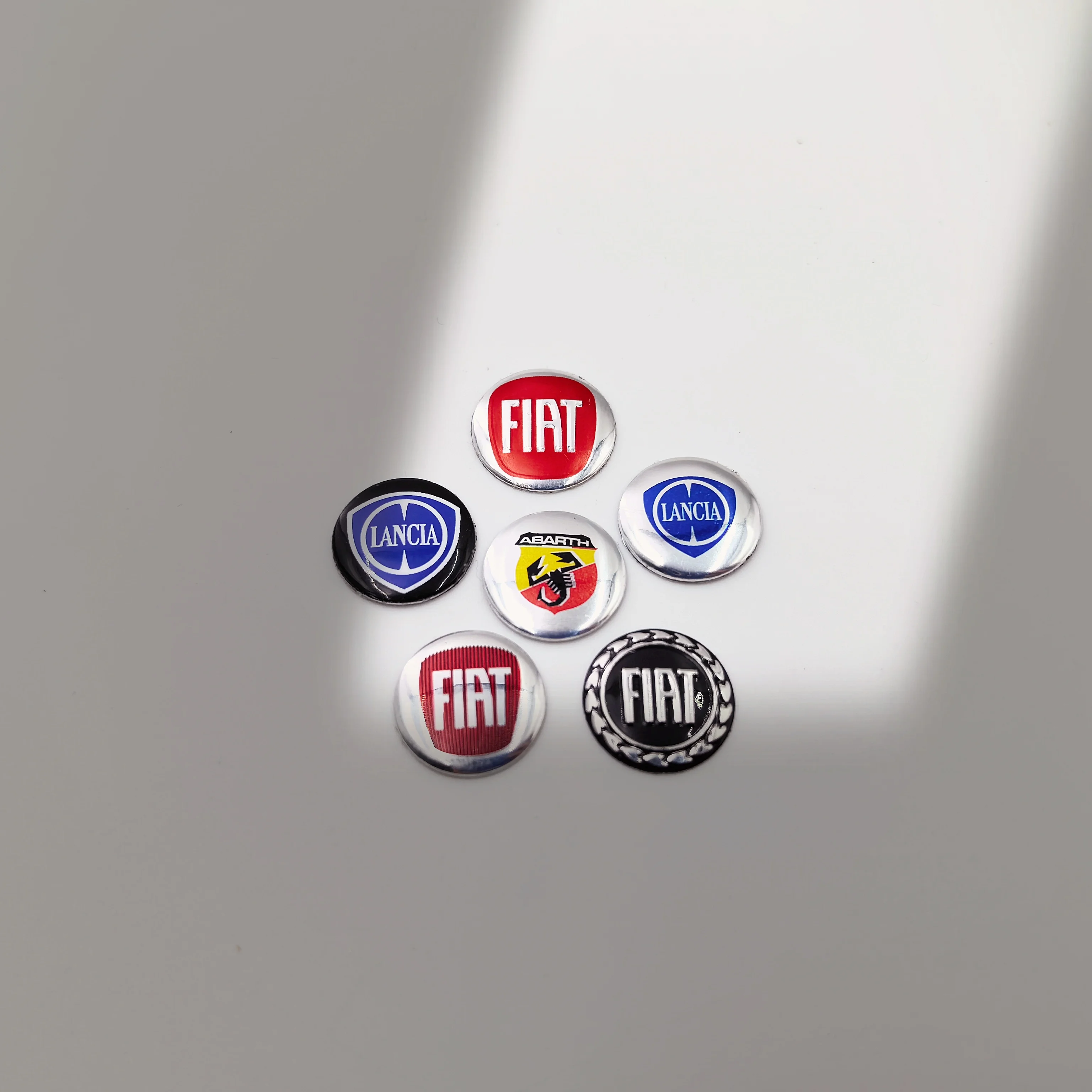 5040 шт. алюминиевые эмблемы-наклейки для автомобильных ключей FIAT Abarth Lancia 1415 мм, значки для автоключей, замена эмблемы кнопки радиоуправления (art.: 3920dc02accec) - 3920dc02accec