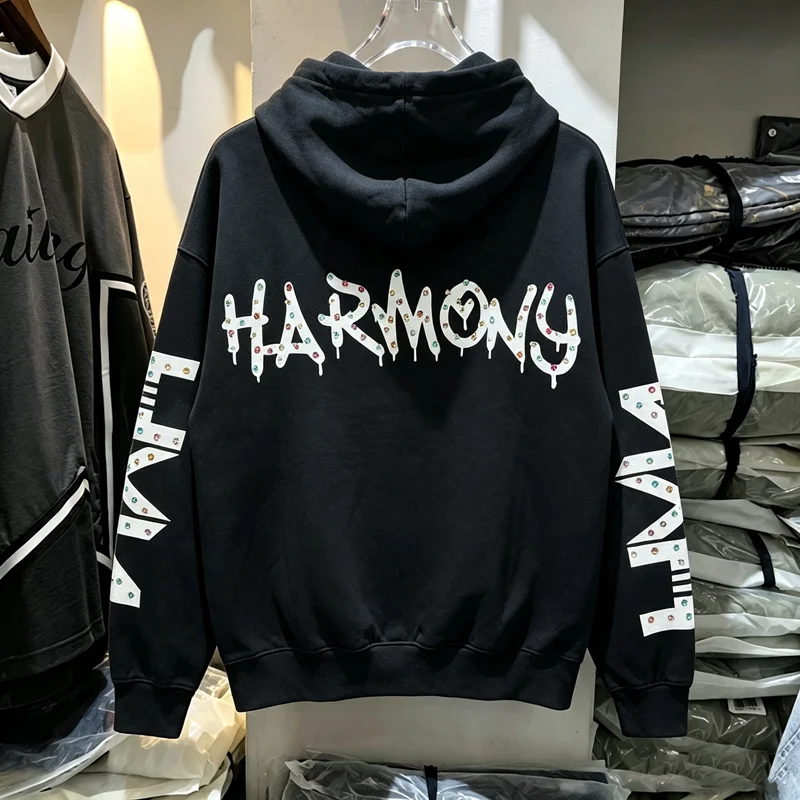 Фото Яркая вышивка, стразы, молния, худи HARMONY, зимний, унисекс, американский стритвир, свободный крой, эффект состаренности, пуловер. №2