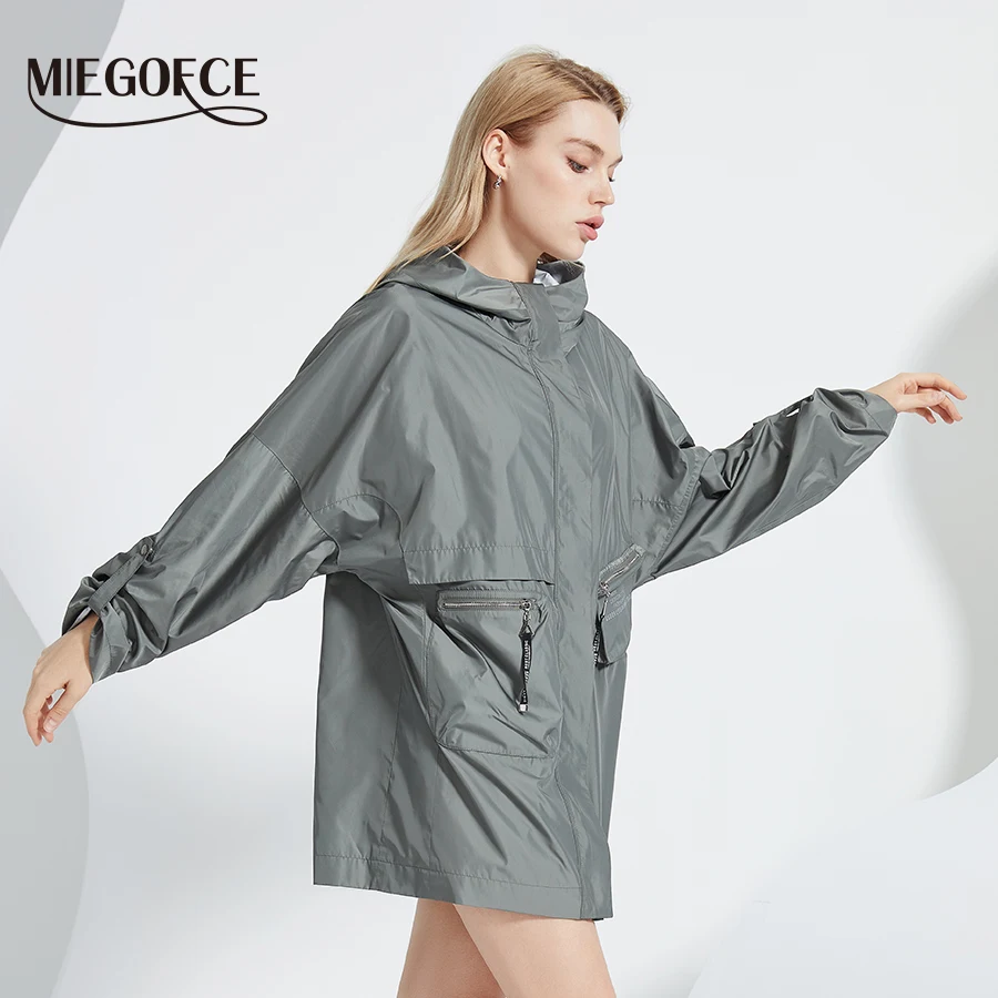MIEGOFCE 2022 Весна-осень новая мода женский тренч средней длины с капюшоном и надписью